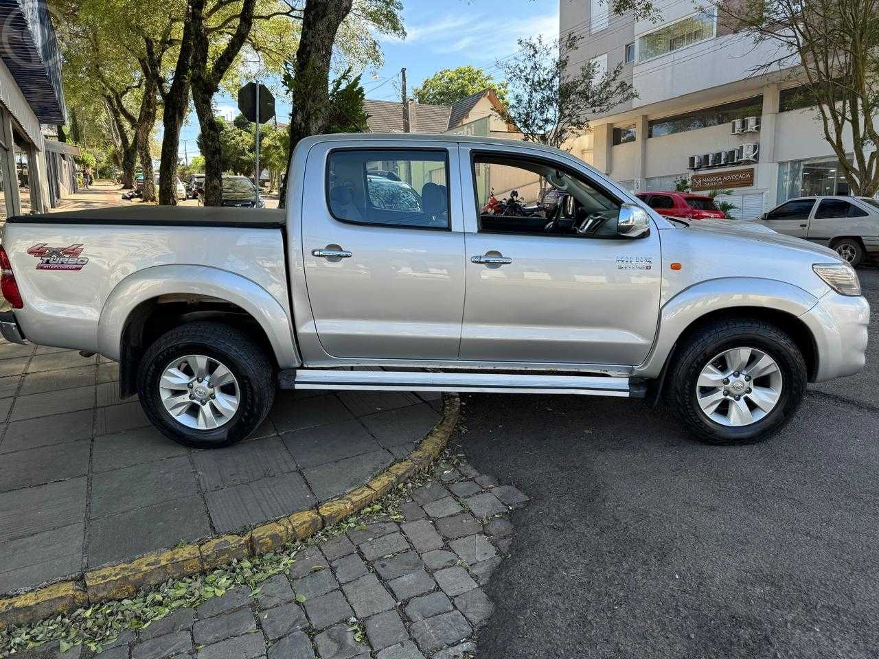 HILUX CD 4X4 MANUAL - 2013 - NOVA PRATA