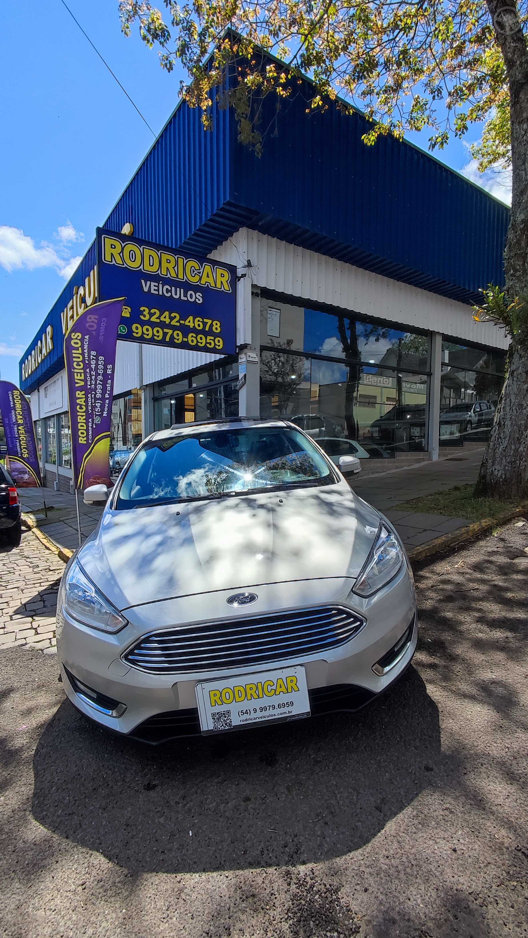 FOCUS TITANIUM 2.0 SEDAN AUTOM - 2017 - NOVA PRATA