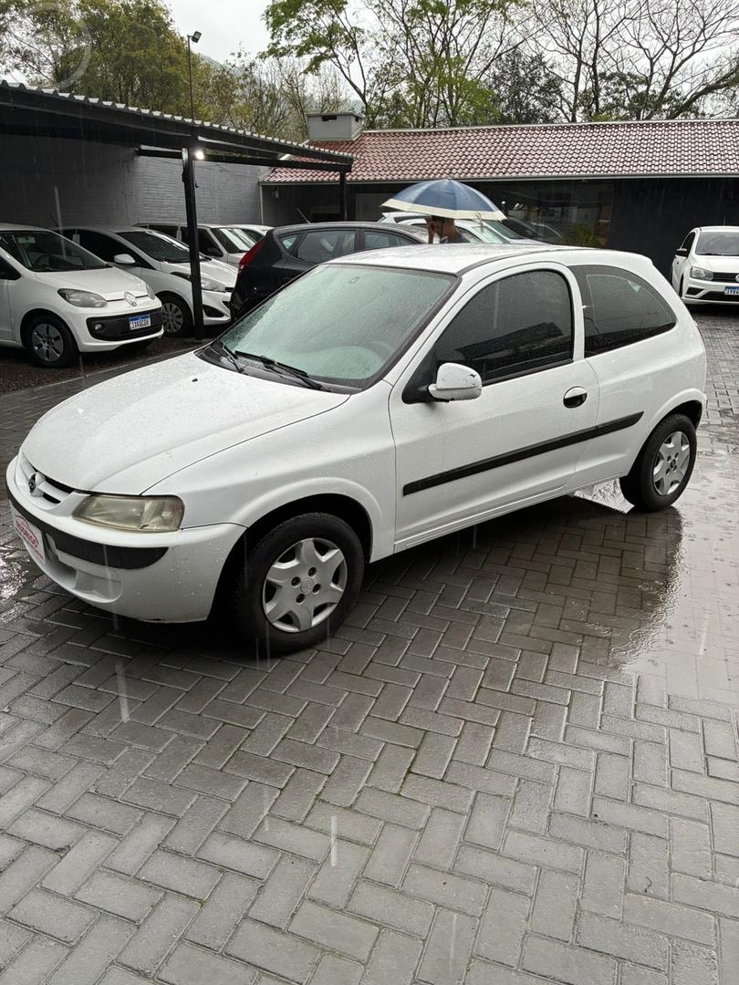 CELTA 1.0 MPFI 8V 2P MANUAL - 2001 - PAROBé