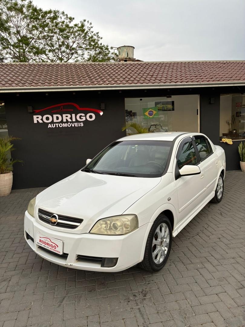 ASTRA 1.8 MPFI GL 8V 4P MANUAL - 2011 - PAROBé