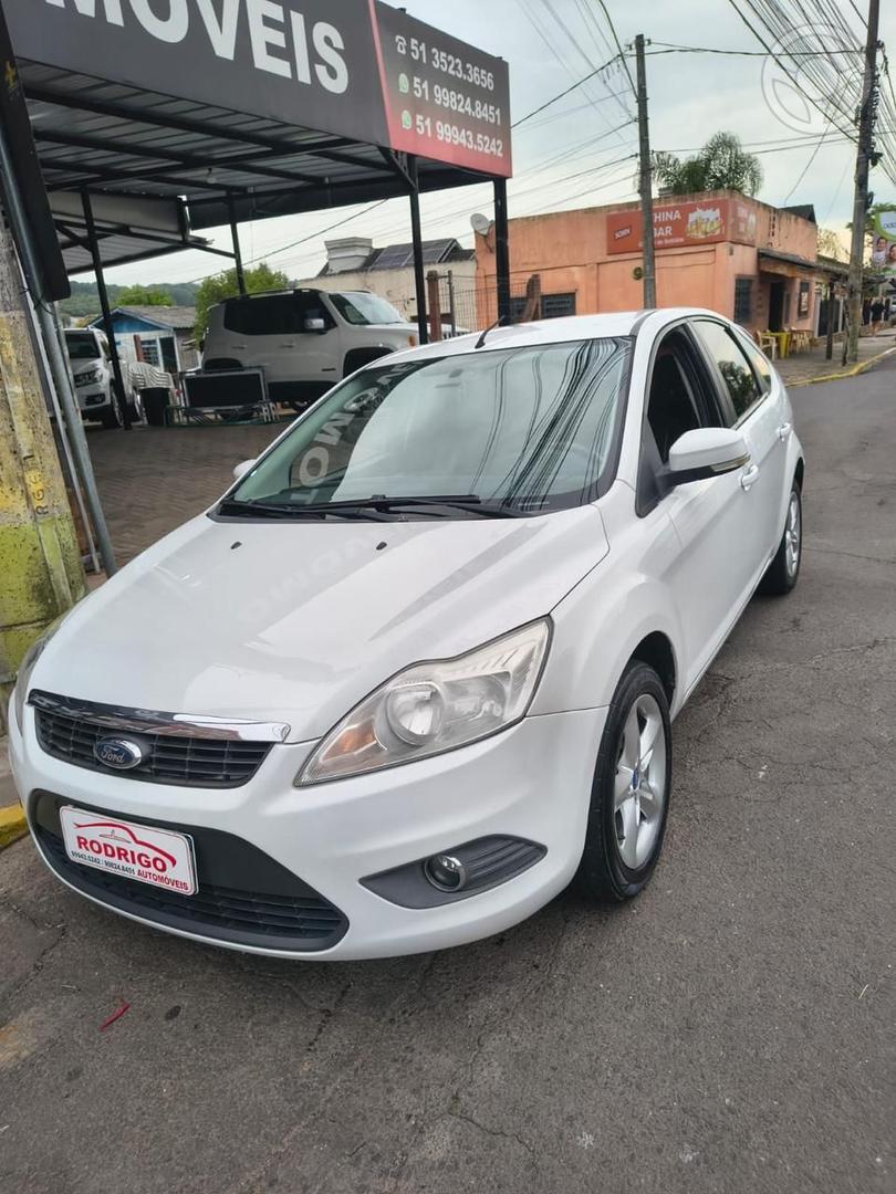 FOCUS 1.6 8V FLEX 4P MANUAL - 2013 - PAROBé