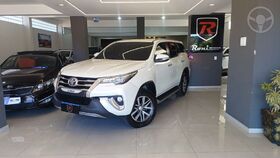 hilux sw4 srx 4x4 2.8 tdi 16v dies. aut.  2017 bento goncalves