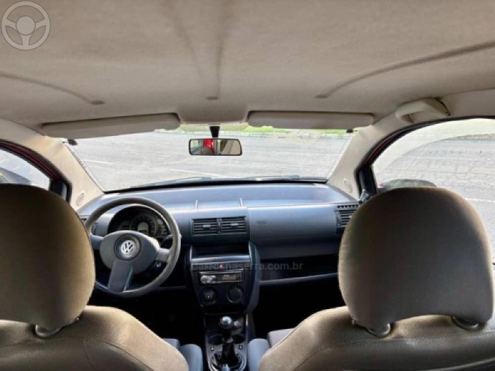 VOLKSWAGEN - FOX 1.0 MI PLUS 8V 2P MANUAL - 2005/2006 - VERMELHA - R$ 21.900,00