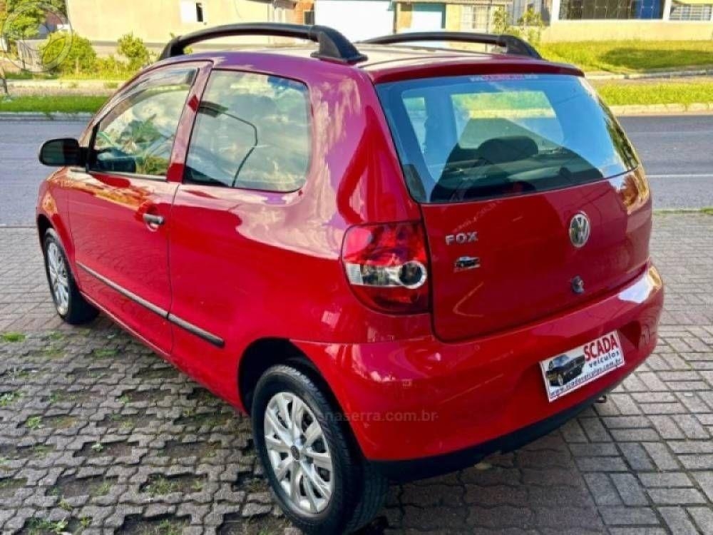 VOLKSWAGEN - FOX 1.0 MI PLUS 8V 2P MANUAL - 2005/2006 - VERMELHA - R$ 21.900,00