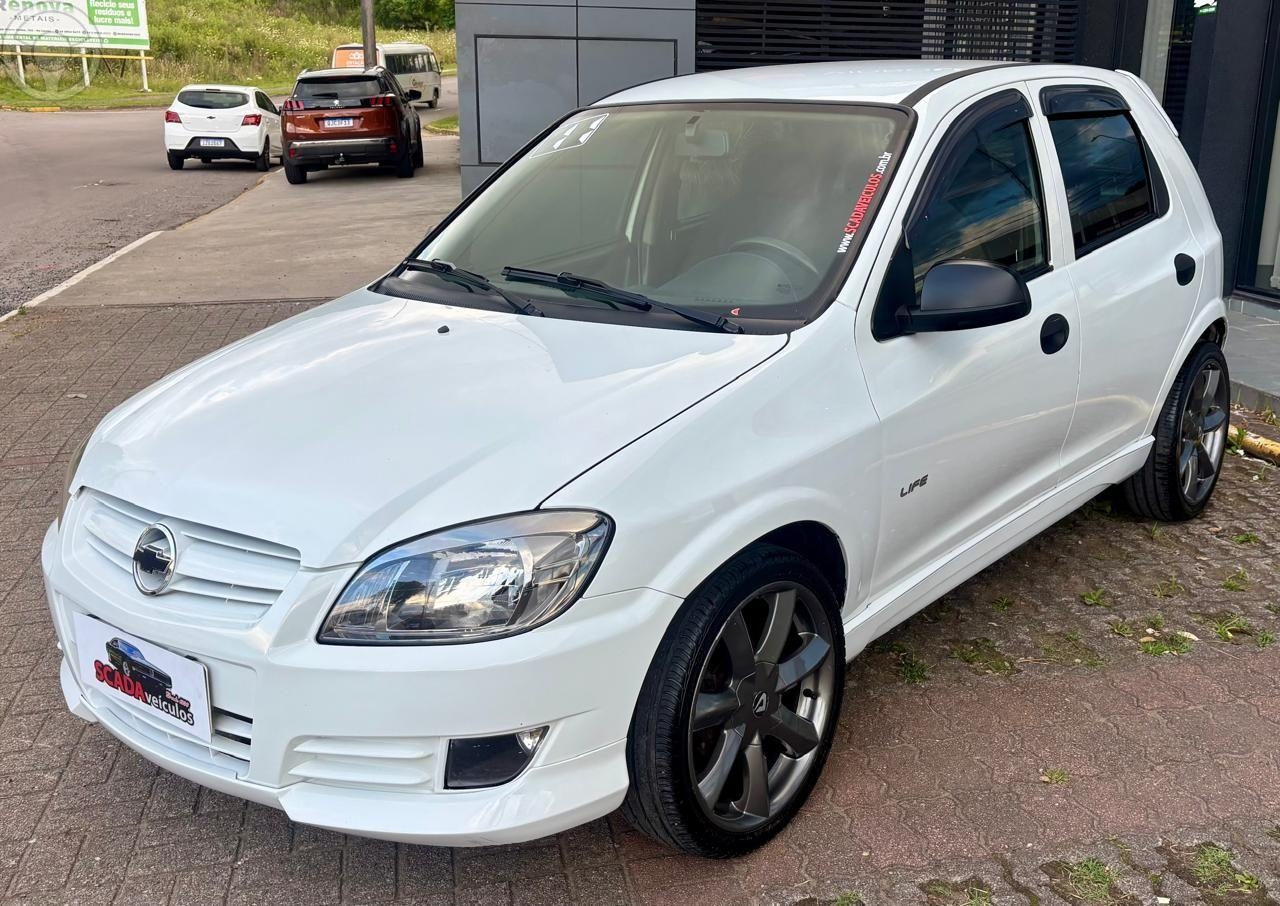 CHEVROLET - CELTA 1.0 MPFI 8V 4P MANUAL - 2010/2011 - BRANCA - R$ 28.900,00