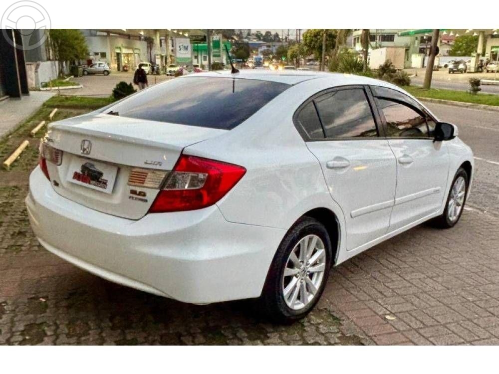 HONDA - CIVIC 2.0 LXR 16V FLEX 4P AUTOMATICO - 2013/2014 - BRANCA - R$ 74.900,00