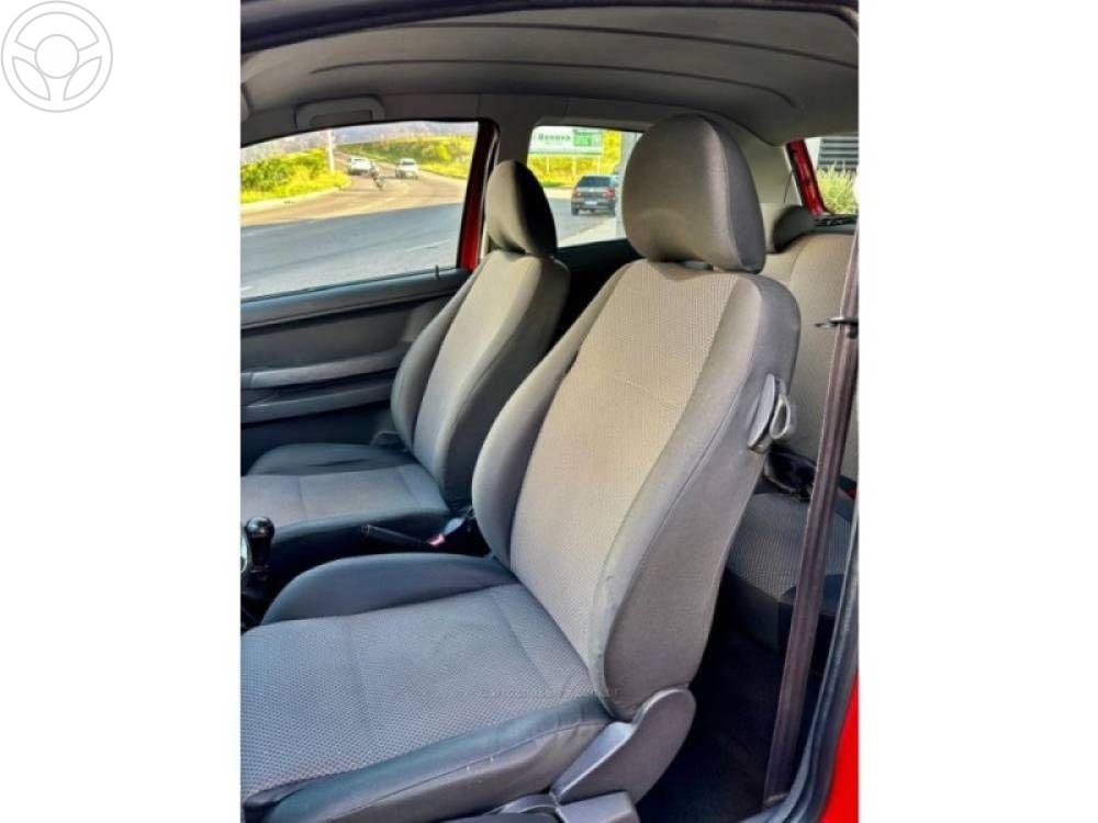VOLKSWAGEN - FOX - 2005/2005 - VERMELHA - R$ 21.900,00