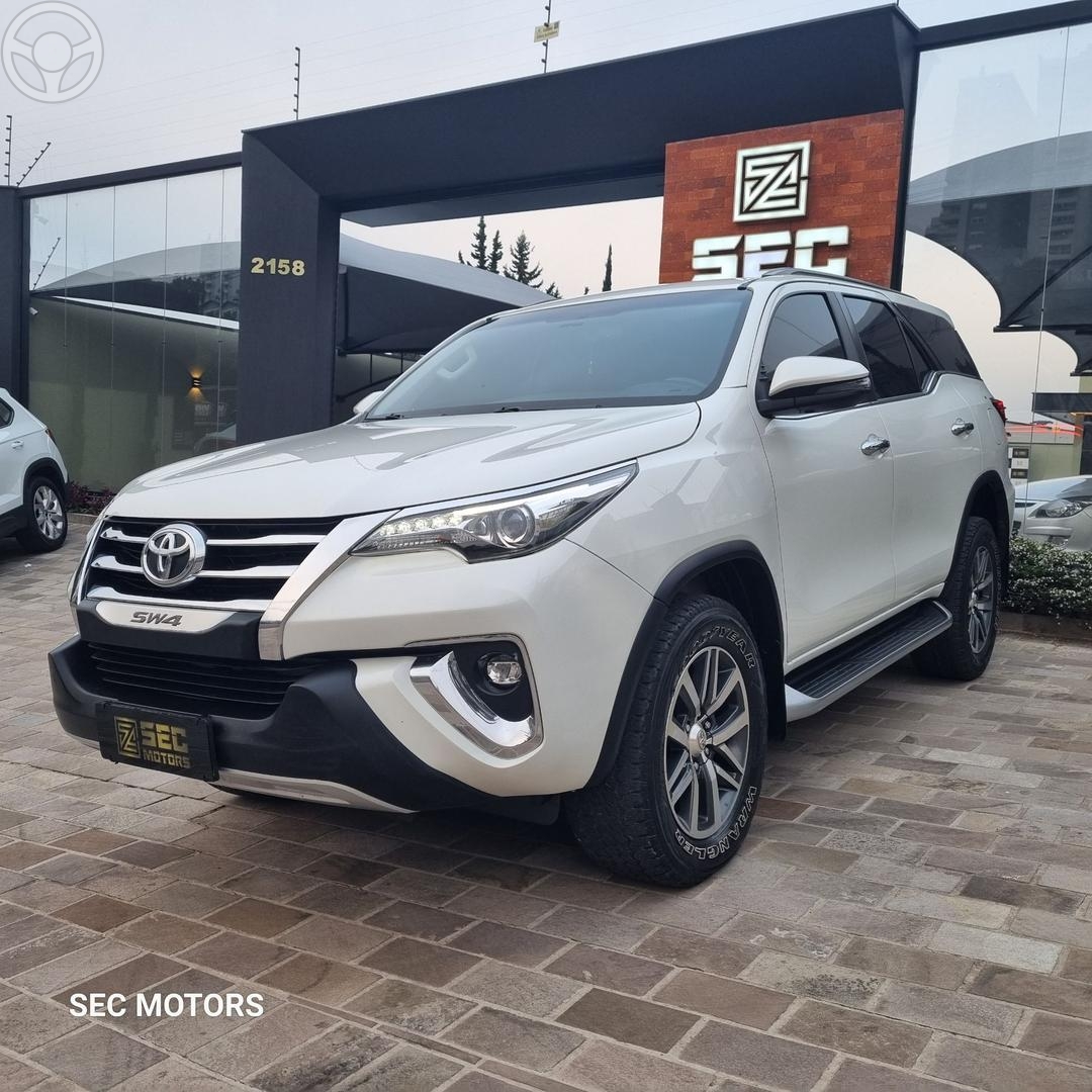 HILUX SW4 2.8 SRX 4X4 7 LUGARES 16V TURBO INTERCOOLER DIESEL 4P AUTOMATICO - 2019 - PASSO FUNDO