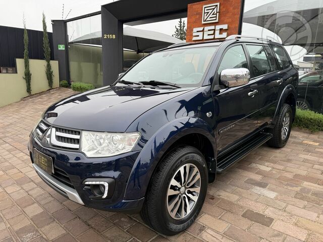 PAJERO DAKAR HPE 3.2 4X4 / 7 LUGARES / COR EXCLUSIVA AZUL DEEP / MANUAIS E CHAVE RESERVA / ESTEPE SE - 2018 - PASSO FUNDO