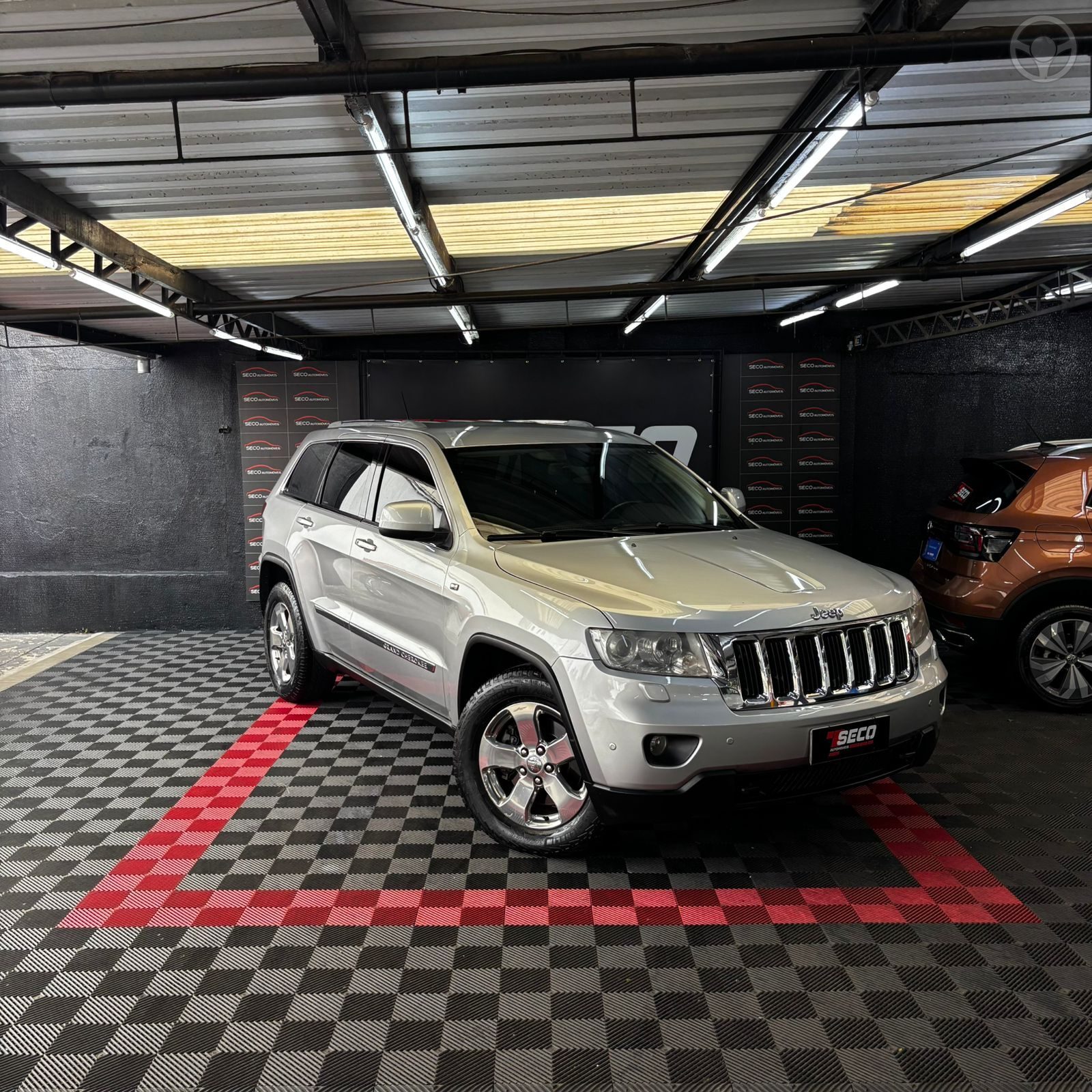 GRAND CHEROKEE 3.6 LAREDO 4X4 V6 24V 4P AUTOMÁTICO - 2011 - PASSO FUNDO