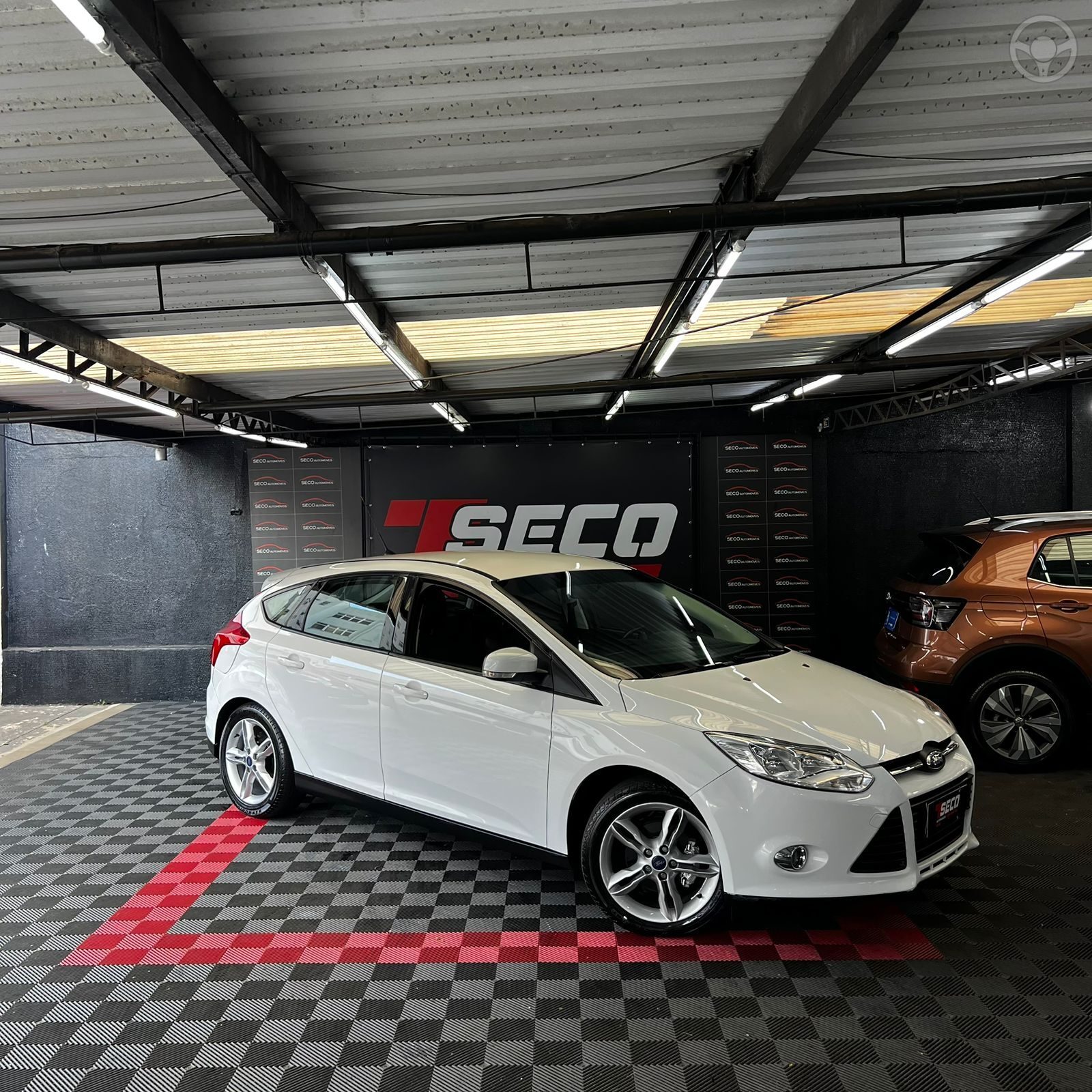 FOCUS 2.0 SE 16V FLEX 4P POWERSHIFT - 2015 - PASSO FUNDO