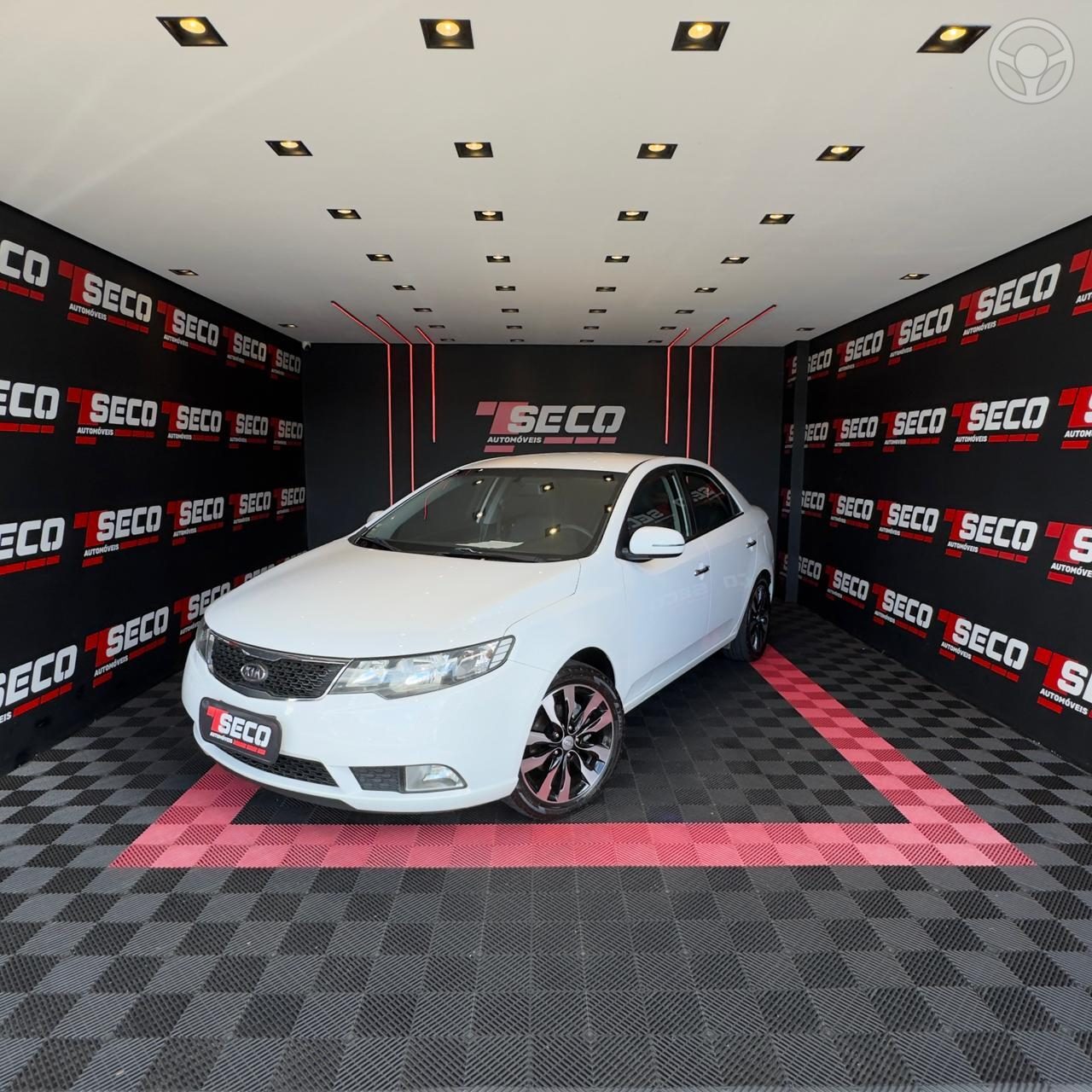 CERATO 1.6 E.273 SEDAN 16V 4P MANUAL - 2011 - PASSO FUNDO