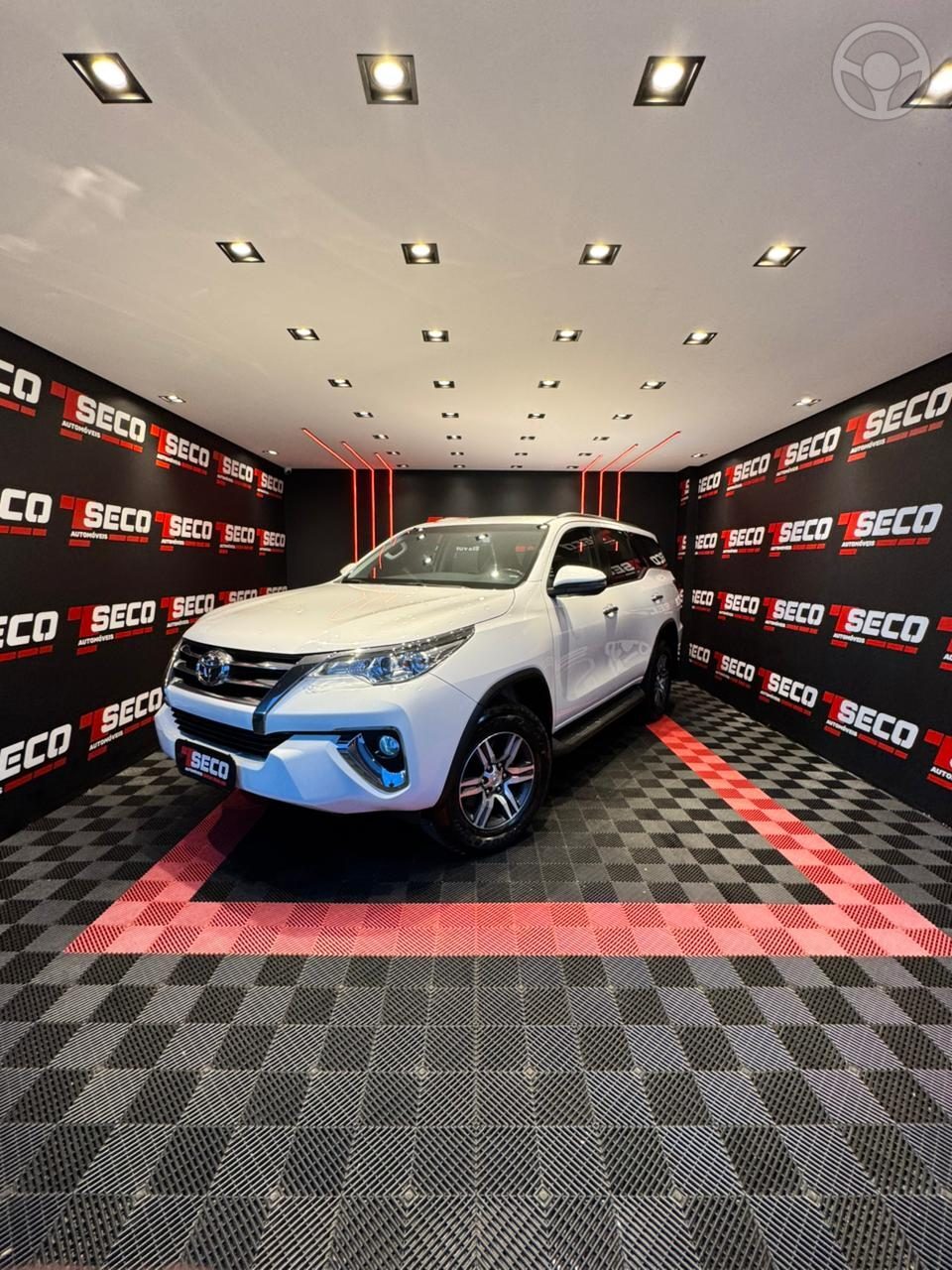HILUX SW4 2.7 SRV 7 LUGARES 4X2 16V FLEX 4P AUTOMÁTICO - 2019 - PASSO FUNDO