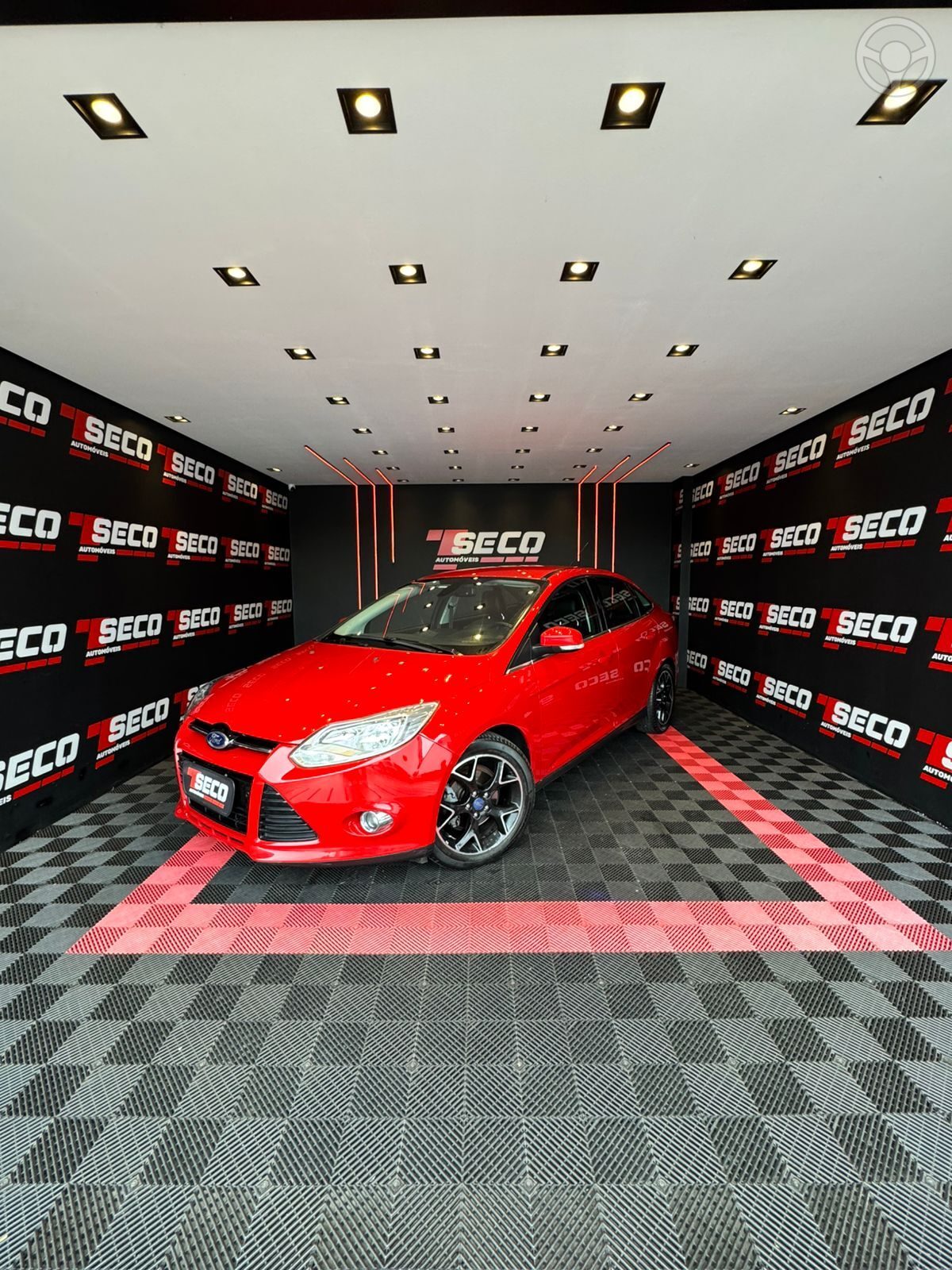 FOCUS 2.0 TITANIUM SEDAN 16V FLEX 4P AUTOMÁTICO - 2015 - PASSO FUNDO
