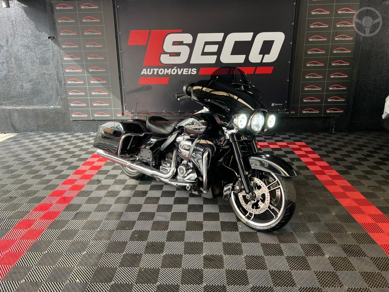CVO STREET GLIDE - 2017 - PASSO FUNDO