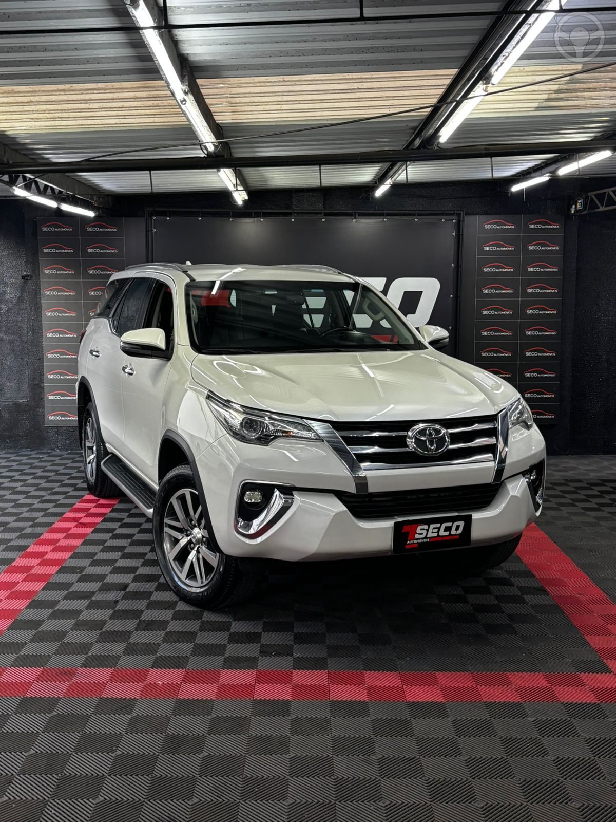 HILUX SW4 2.8 SRX 4X4 7 LUGARES 16V TURBO INTERCOOLER DIESEL 4P AUTOMÁTICO - 2020 - PASSO FUNDO