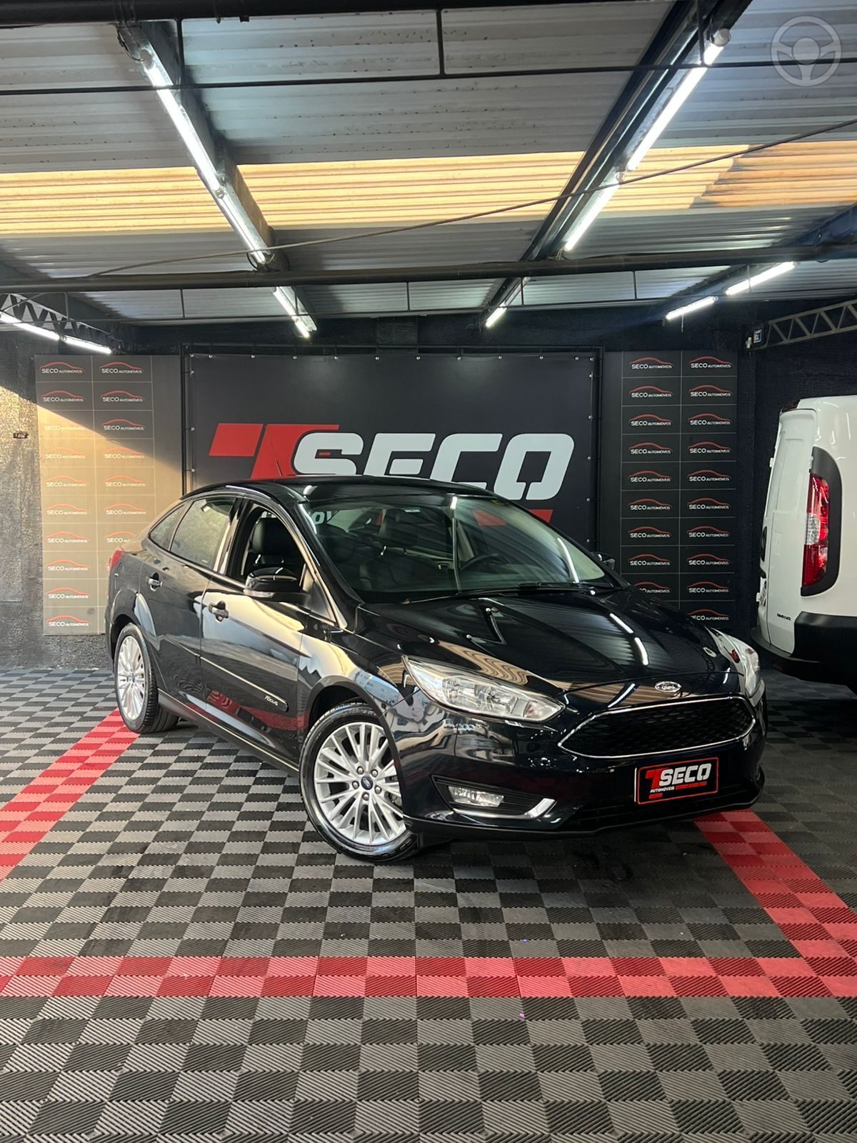 FOCUS 2.0 SE FASTBACK 16V FLEX 4P POWERSHIFT - 2017 - PASSO FUNDO