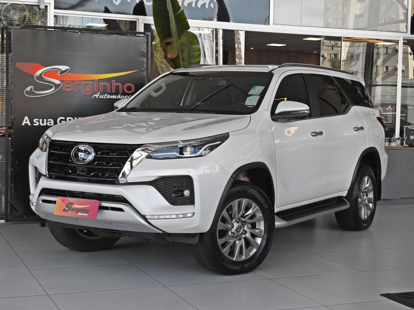 HILUX SW4 2.8 D-4D TURBO DIESEL SRX 7L 4X4 AUTOMÁTICO - 2024 - NOVO HAMBURGO