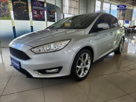 focus 2.0 se plus 16v flex 4p powershift 2016 caxias do sul
