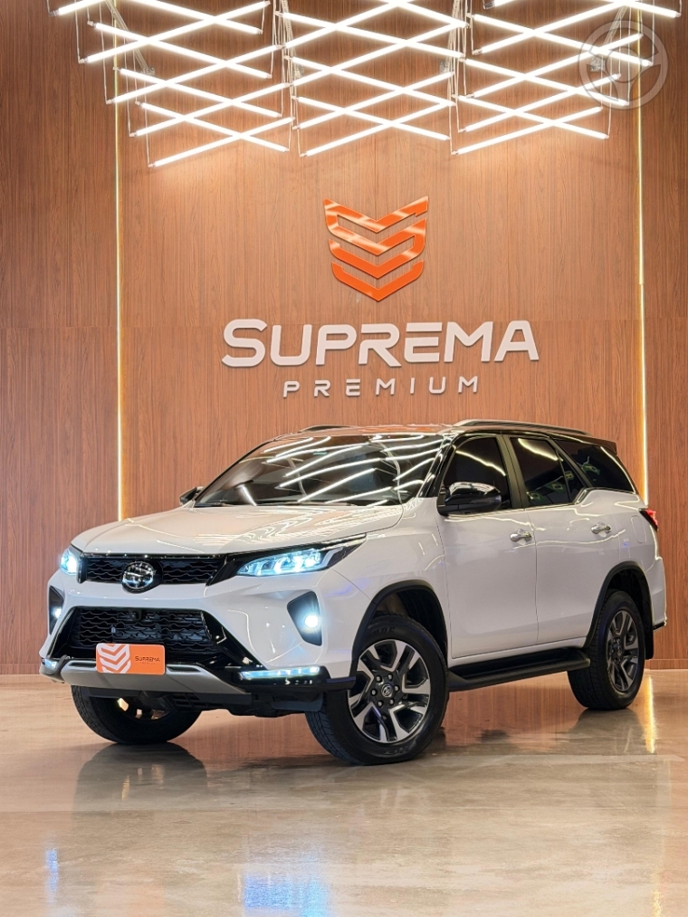 HILUX SW4 2.8 SRX 4X4 DIAMOND 16V TURBO DIESEL 4P 7 LUGARES AUTOMÁTICO - 2025 - PASSO FUNDO