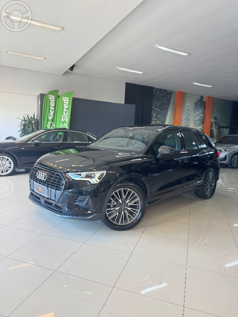 Q3 1.4 TFSI 35 BLACK S TRONIC 4P AUTOMÁTICO - 2022 - PASSO FUNDO