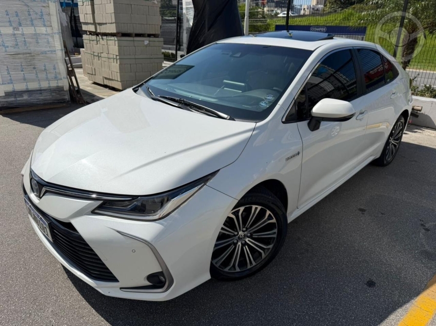 COROLLA 1.8 ALTIS PREMIUM 16V HÍBRIDO 4P AUTOMÁTICO - 2023 - PASSO FUNDO