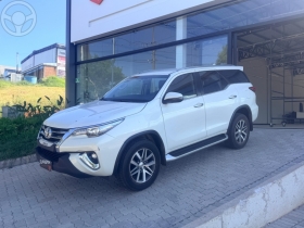 hilux sw4 2.8 srx 4x4 7 lugares 16v turbo intercooler diesel 4p automatico 2018 passo fundo