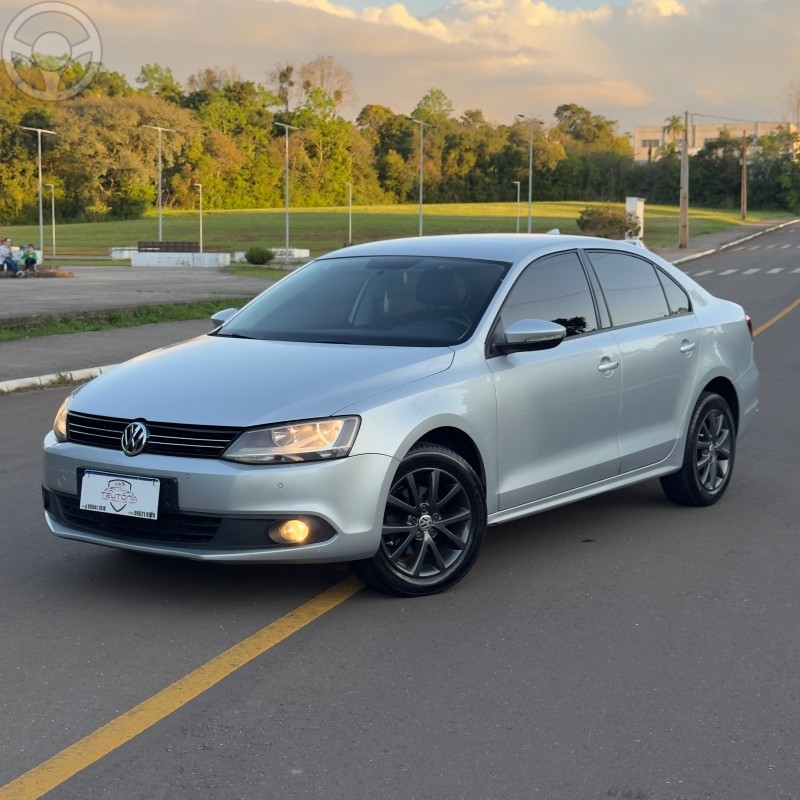 JETTA COMFORTLINE 2.0 - 2013 - TEUTôNIA