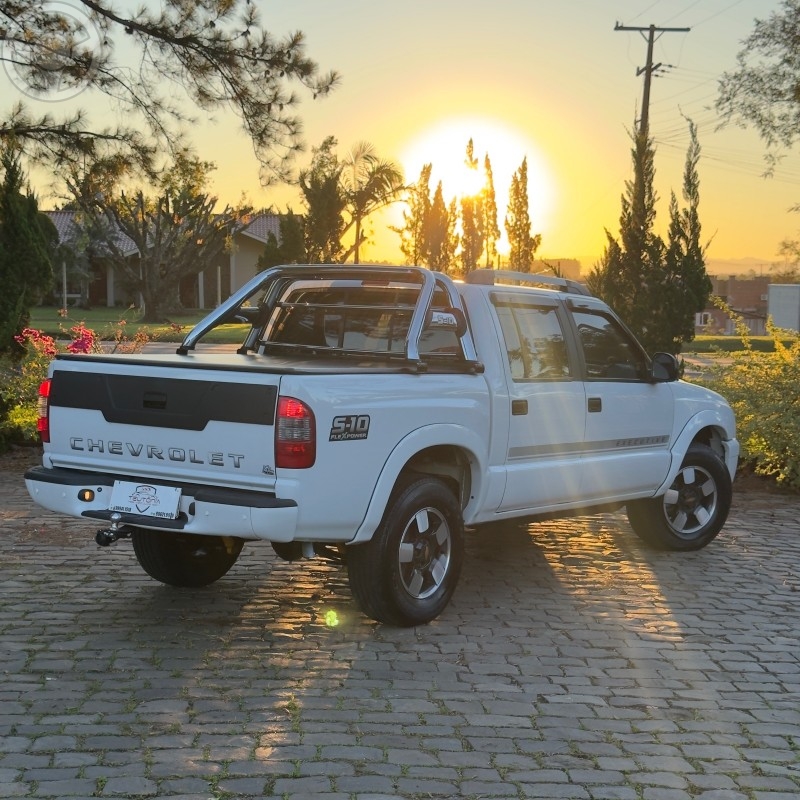 S10 EXECUTIVE 2.4 - 2011 - TEUTôNIA