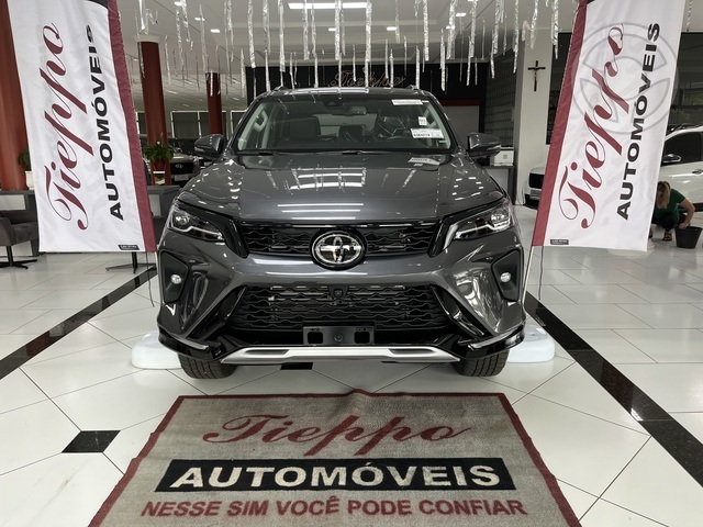 HILUX SW4 SRX PLATINUM 4X4 AT 2.8 TURBO DIESEL - 7 LUGARES - 0 SOB ENCOMENDA - 2025 - GETúLIO VARGAS