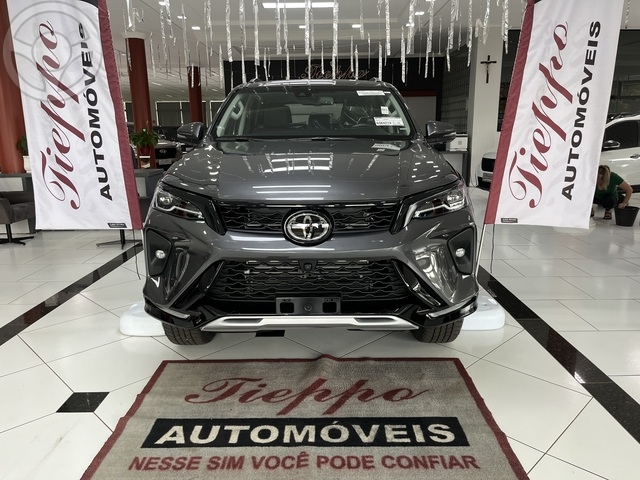 HILUX SW4 SRX PLATINUM 4X4 AT 2.8 TURBO DIESEL - 7 LUGARES - 0 - 25  - 2025 - GETúLIO VARGAS