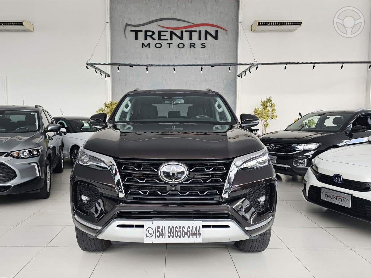 HILUX SW4 2.8 SRX 4X4 7 LUGARES 16V TURBO INTERCOOLER DIESEL 4P AUTOMÁTICO - 2024 - ERECHIM