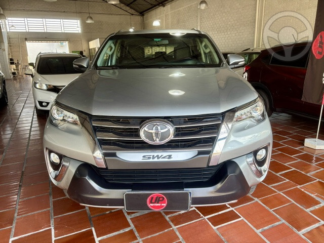 HILUX SW4 2.8 SRX 4X4 7 LUGARES 16V TURBO INTERCOOLER DIESEL 4P AUTOMÁTICO - 2017 - NOVO HAMBURGO