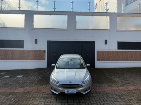 focus 2.0 titanium hatch 16v flex 4p automatico 2016 erechim