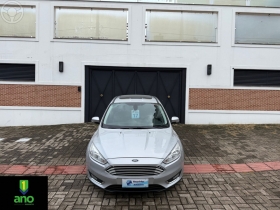focus 2.0 titanium hatch 16v flex 4p automatico 2017 erechim