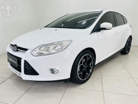 focus 2.0 titanium hatch 16v flex 4p automatico 2014 caxias do sul