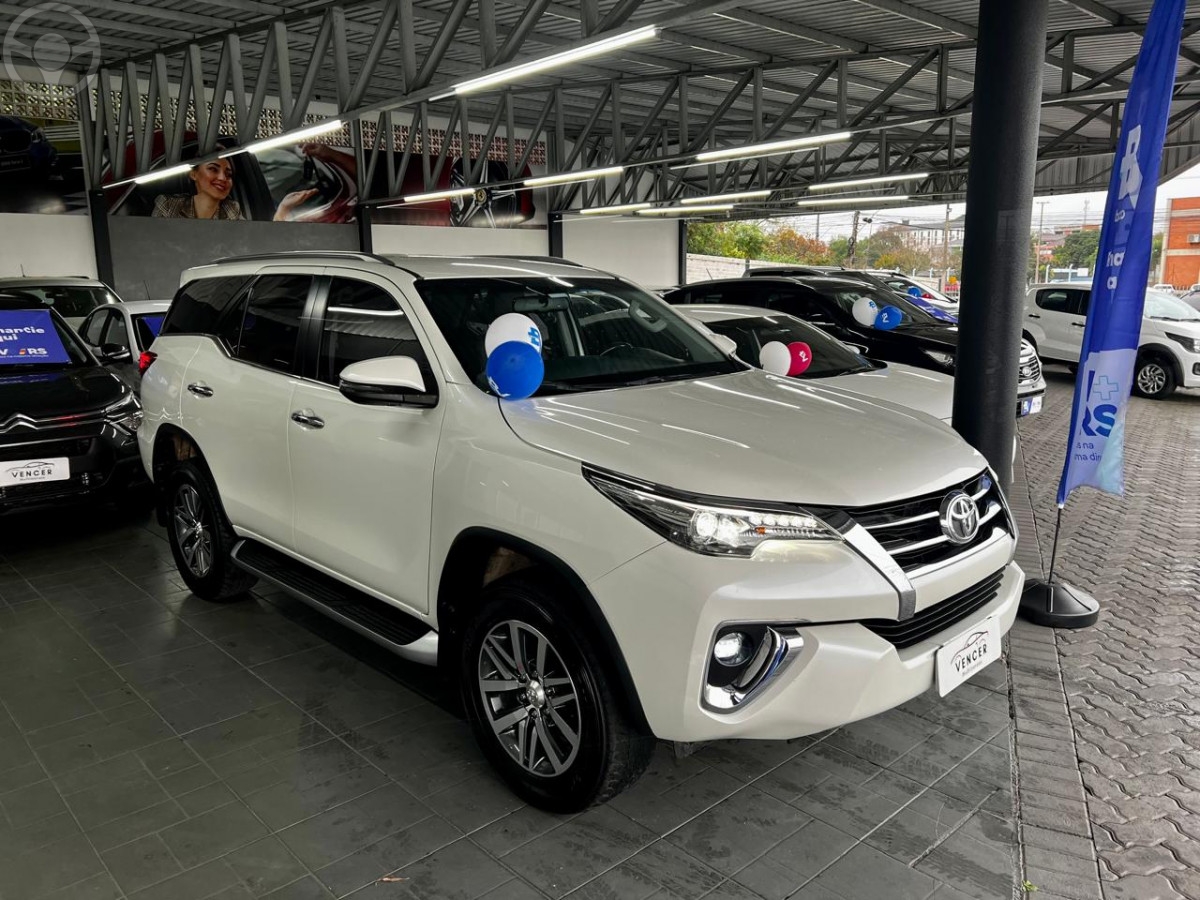 HILUX SW4 2.8 SRX 4X4 7 LUGARES 16V TURBO INTERCOOLER DIESEL 4P AUTOMÁTICO - 2019 - TAQUARA