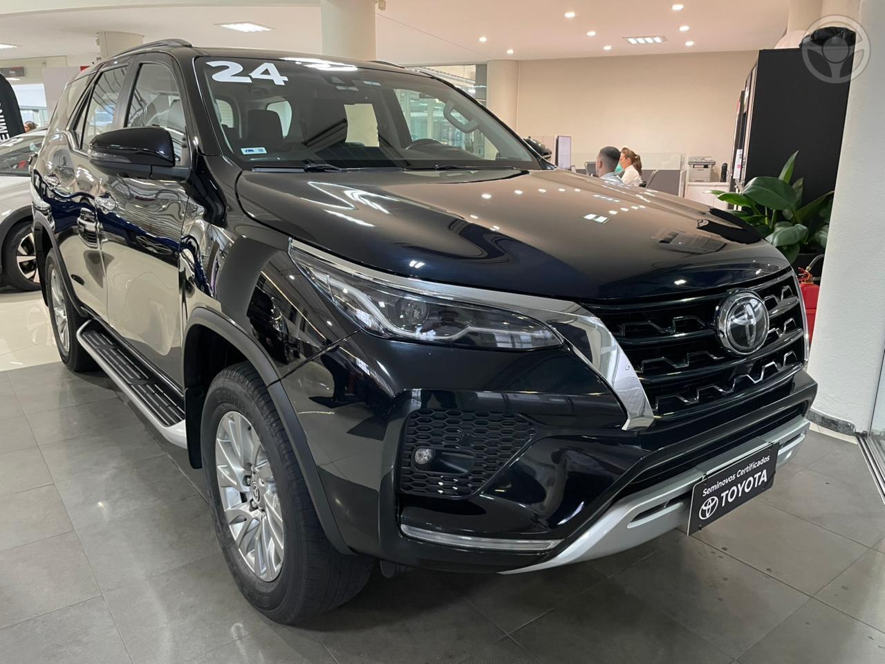 HILUX SW4 2.8 SRX 4X4 7 LUGARES 16V TURBO INTERCOOLER DIESEL 4P AUTOMÁTICO - 2024 - CAXIAS DO SUL