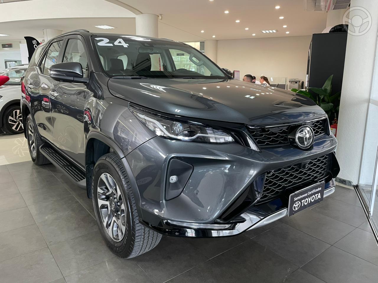 HILUX SW4 2.8 4X4 SRX PLATINUM TURBO DIESEL 4P AUTOMÁTICO - 2024 - CAXIAS DO SUL