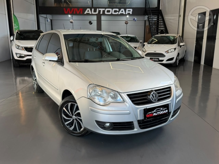 POLO 1.6 MI 8V FLEX 4P MANUAL - 2011 - BOM PRINCíPIO