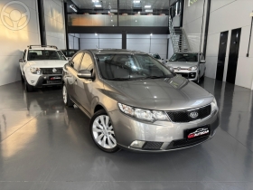 cerato 1.6 ex sedan 16v 4p automatico 2010 bom principio