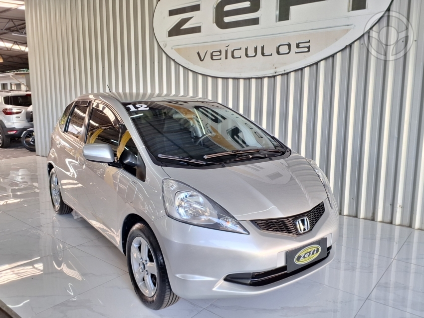 HONDA - FIT 1.4 DX 16V FLEX 4P MANUAL - 2011/2012 - PRATA - R$ 45.900,00