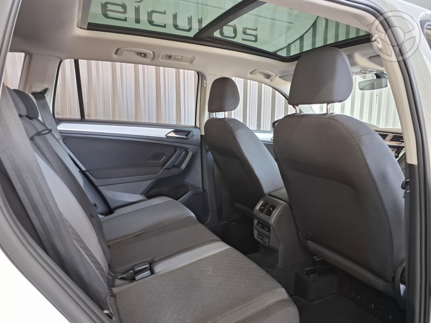 VOLKSWAGEN - TIGUAN 1.4 ALLSPACE 250 TSI FLEX 4P - 2018/2018 - BRANCA - R$ 111.900,00
