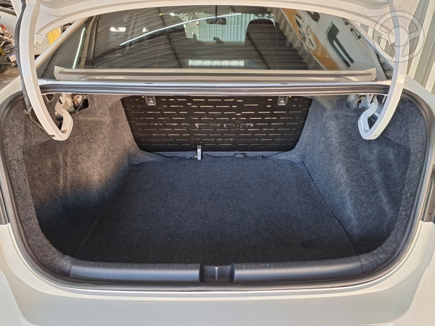 VOLKSWAGEN - VIRTUS 1.6 MSI FLEX 4P AUTOMÁTICO - 2019/2020 - BRANCA - R$ 73.900,00