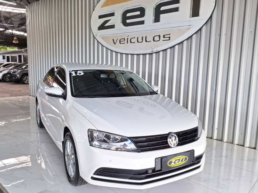 JETTA 2.0 TRENDLINE FLEX 4P TIPTRONIC - 2015 - CAXIAS DO SUL