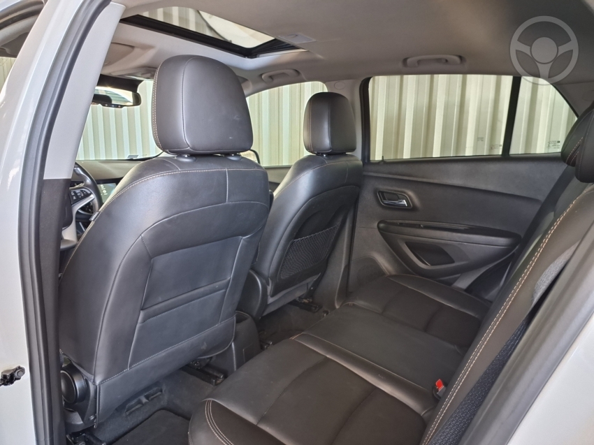 CHEVROLET - TRACKER 1.4 16V TURBO FLEX PREMIER AUTOMÁTICO - 2018/2019 - BRANCA - R$ 92.500,00