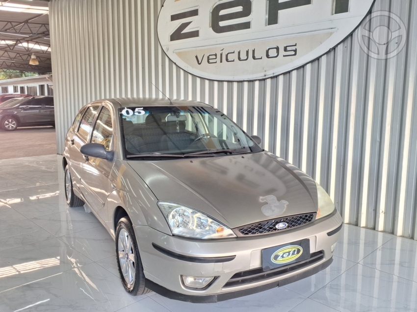 FORD - FOCUS 1.6 8V 4P MANUAL - 2005/2005 - PRATA - R$ 17.900,00