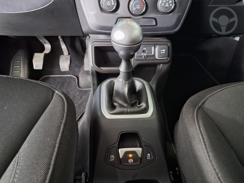JEEP - RENEGADE 1.8 16V FLEX SPORT 4P MANUAL - 2018/2019 - BRANCA - R$ 72.900,00