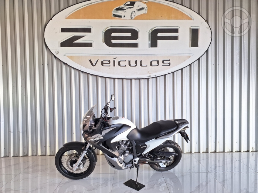 HONDA - XL 700V TRANSALP - 2014/2014 - BRANCA - R$ 34.900,00
