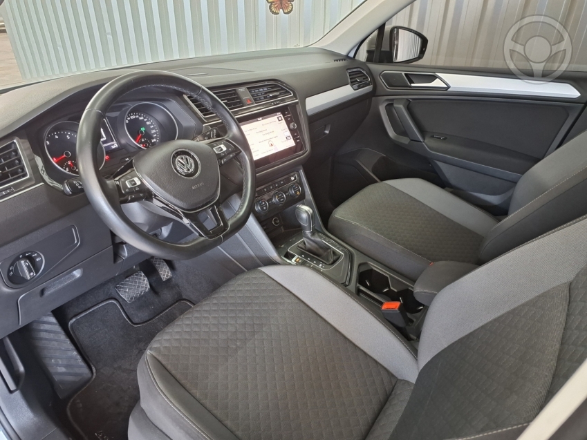 VOLKSWAGEN - TIGUAN 1.4 ALLSPACE 250 TSI FLEX 4P - 2018/2018 - BRANCA - R$ 111.900,00